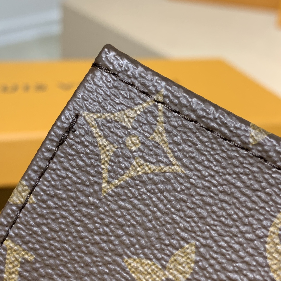 l**is V*t*n toiletry pouch -19* 15*6cm