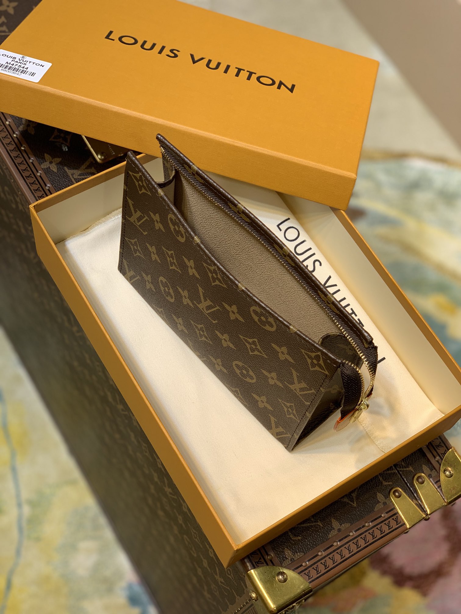 l**is V*t*n toiletry pouch -19* 15*6cm