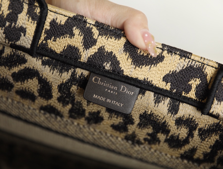 D*or small book tote-36.5cm