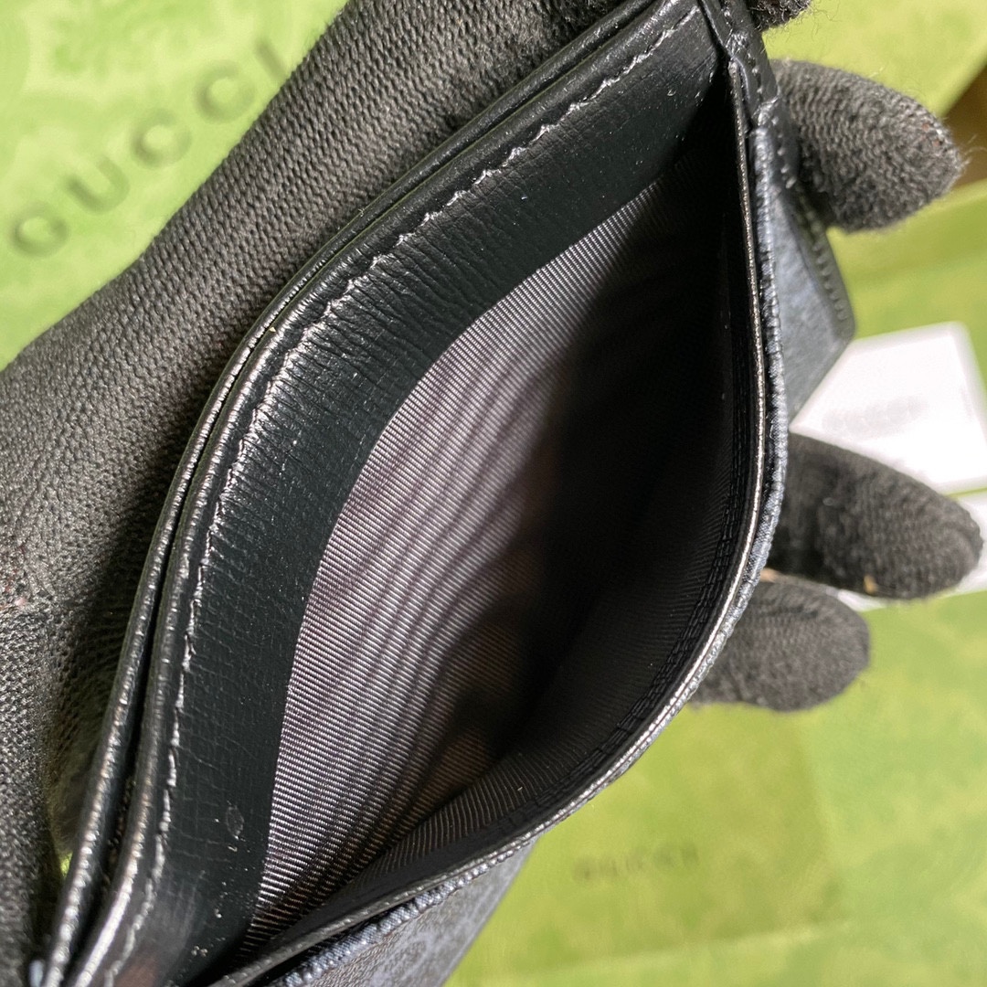 G*u*i wallet-10*7.5cm