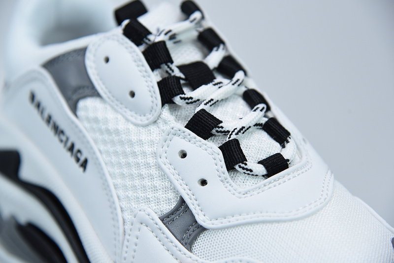 Ba*len*cia*ga triple s