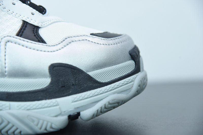 Ba*len*cia*ga triple s