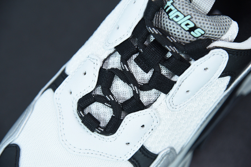 Ba*len*cia*ga triple s