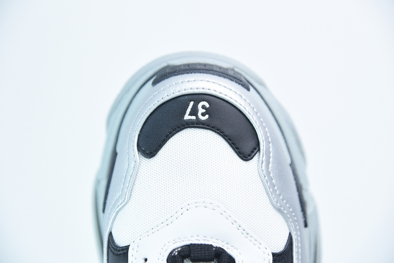 Ba*len*cia*ga triple s