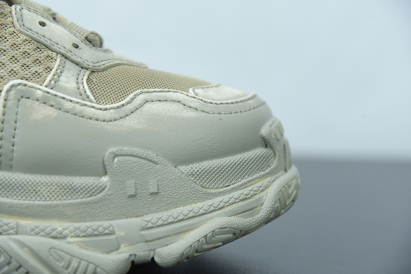 Ba*len*cia*ga triple s