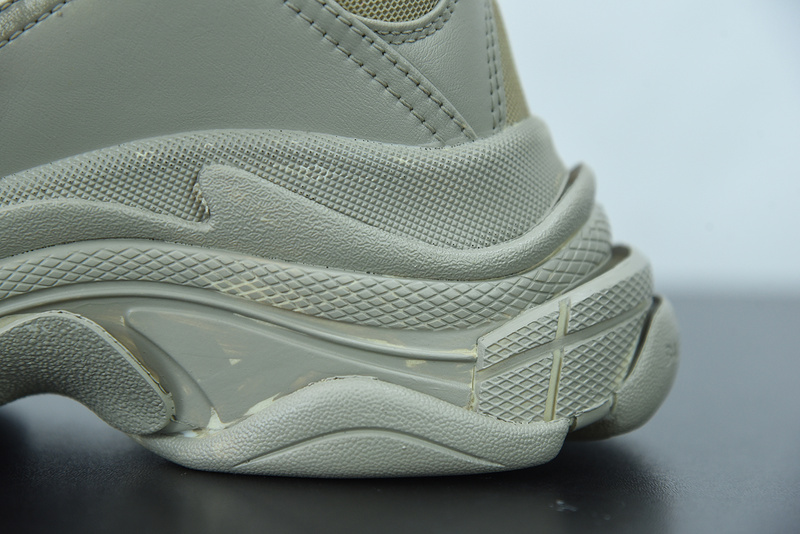 Ba*len*cia*ga triple s