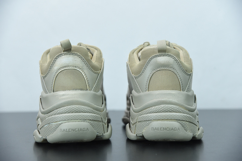 Ba*len*cia*ga triple s