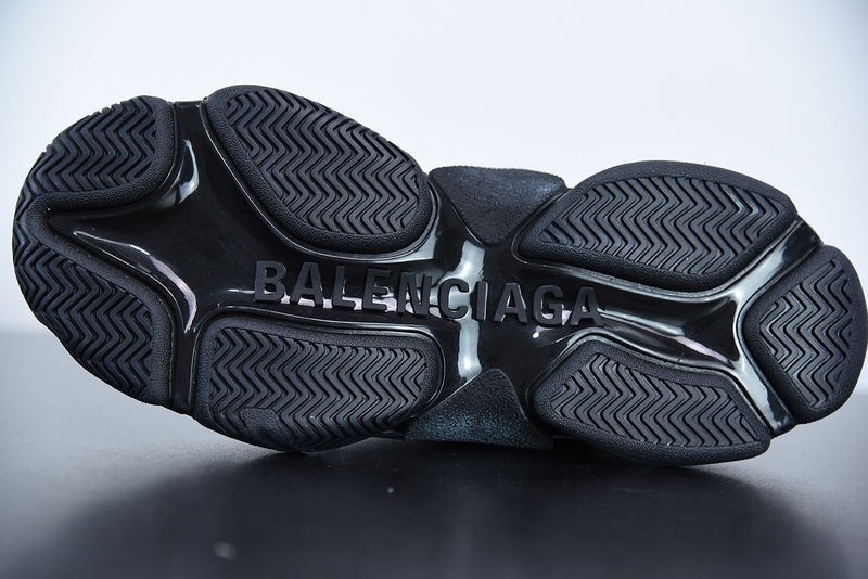 Ba*len*cia*ga triple s