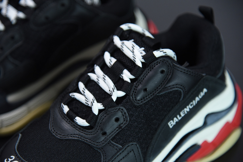 Ba*len*cia*ga triple s