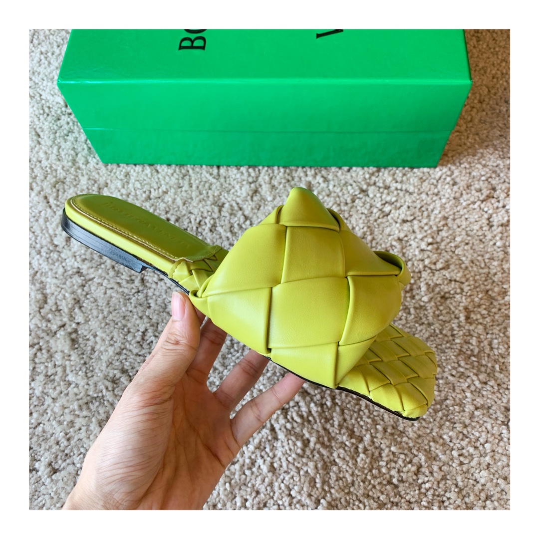 Bo*te*ga ve*ne*ta sandals