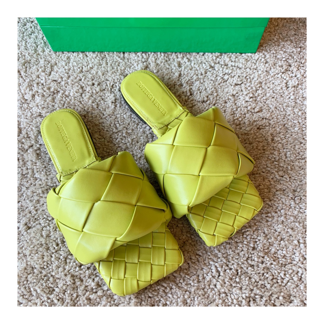 Bo*te*ga ve*ne*ta sandals