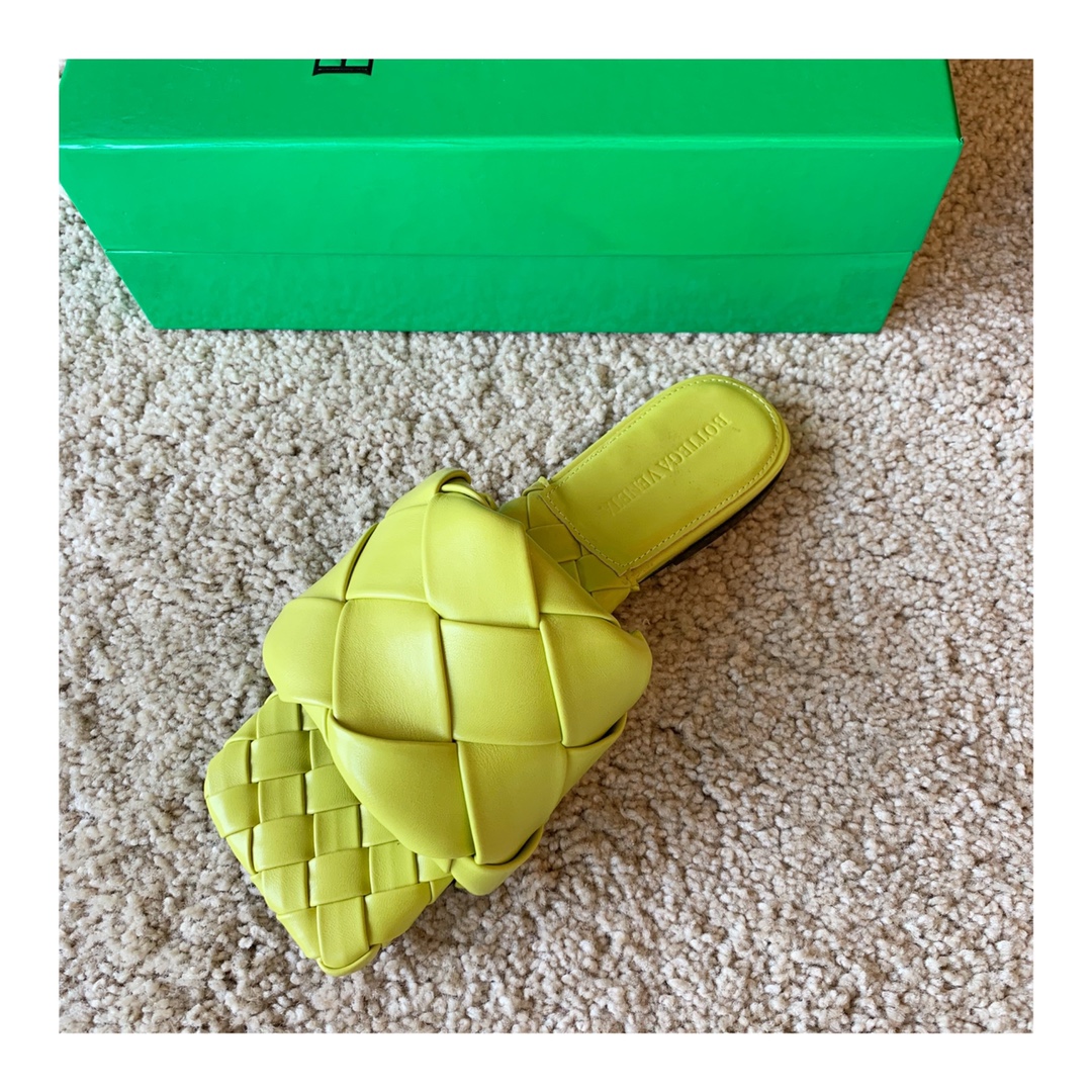 Bo*te*ga ve*ne*ta sandals