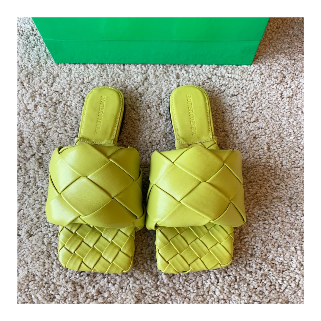 Bo*te*ga ve*ne*ta sandals