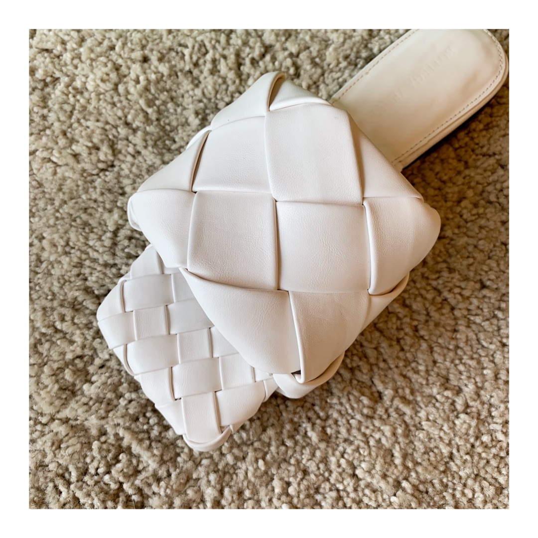 Bo*te*ga ve*ne*ta sandals