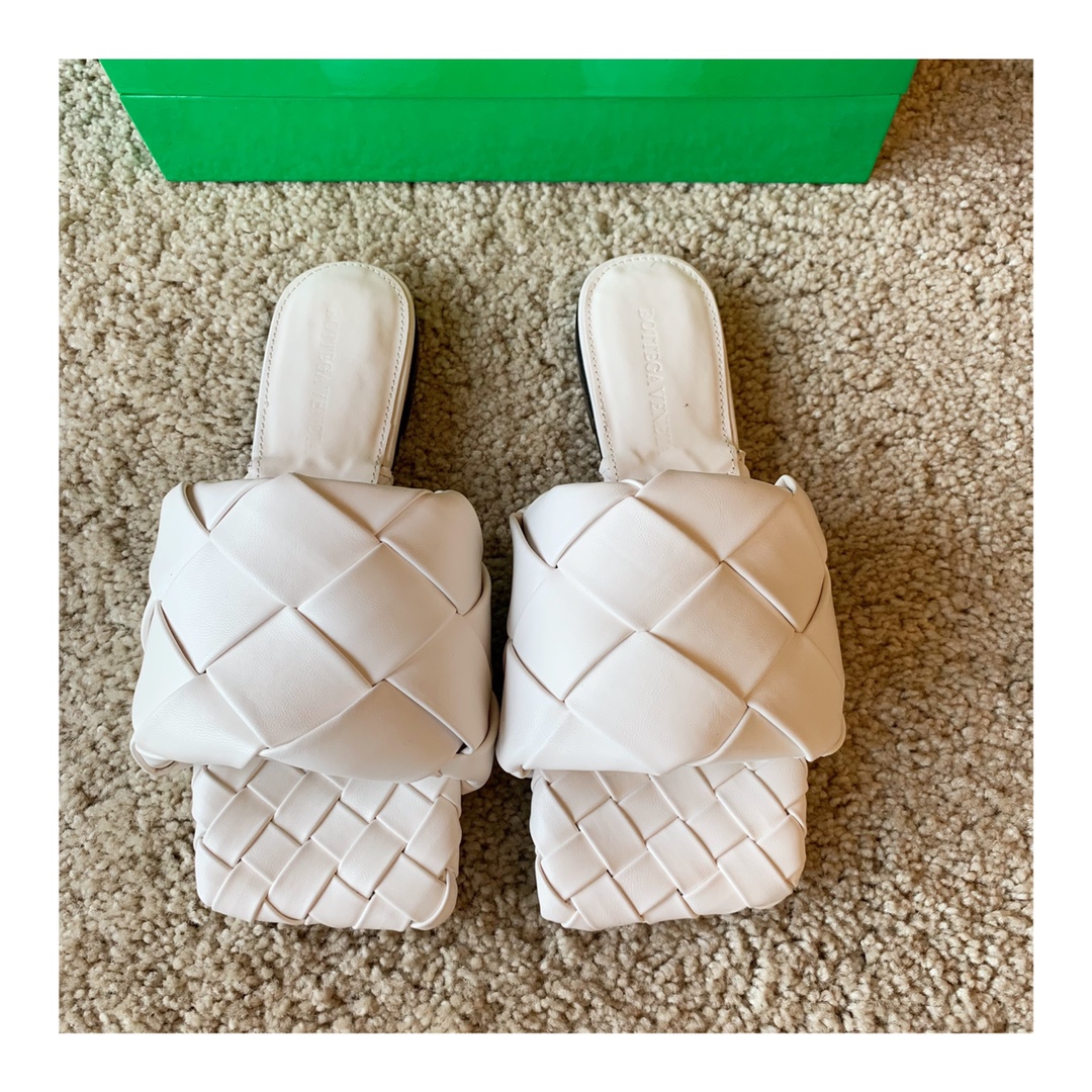 Bo*te*ga ve*ne*ta sandals