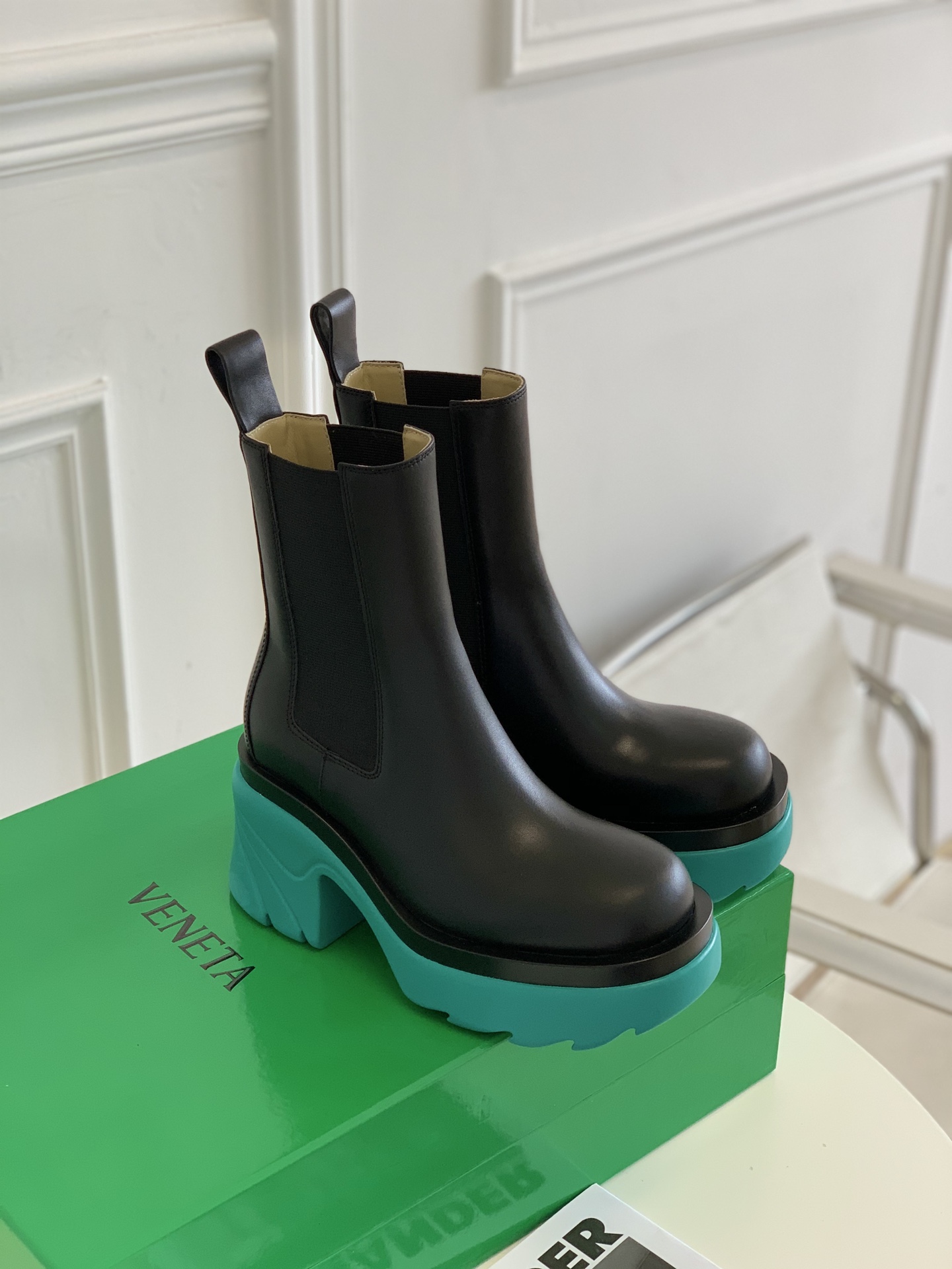 Bo*te*ga ve*ne*ta boots