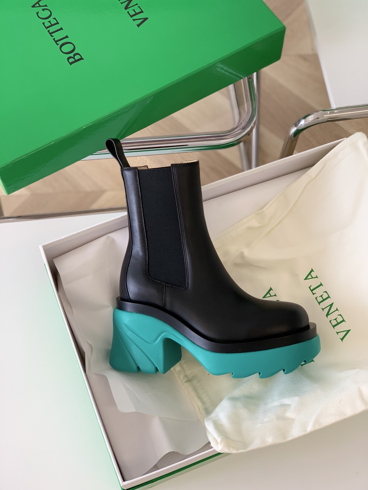 Bo*te*ga ve*ne*ta boots