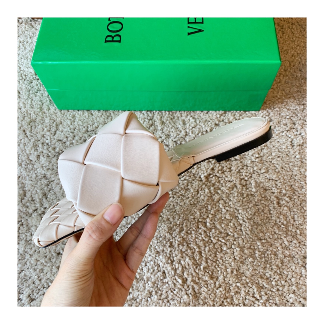 Bo*te*ga ve*ne*ta sandals