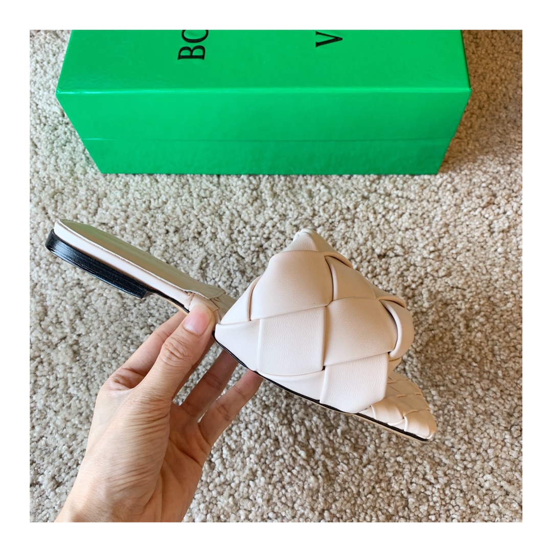 Bo*te*ga ve*ne*ta sandals