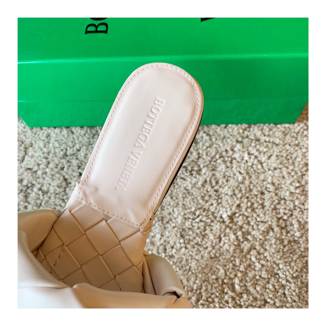 Bo*te*ga ve*ne*ta sandals