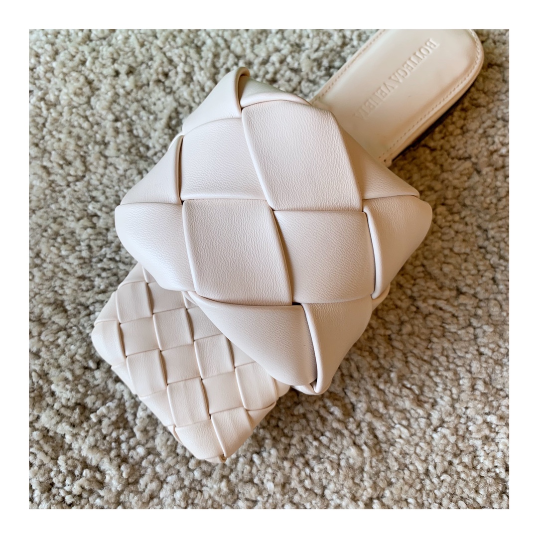 Bo*te*ga ve*ne*ta sandals