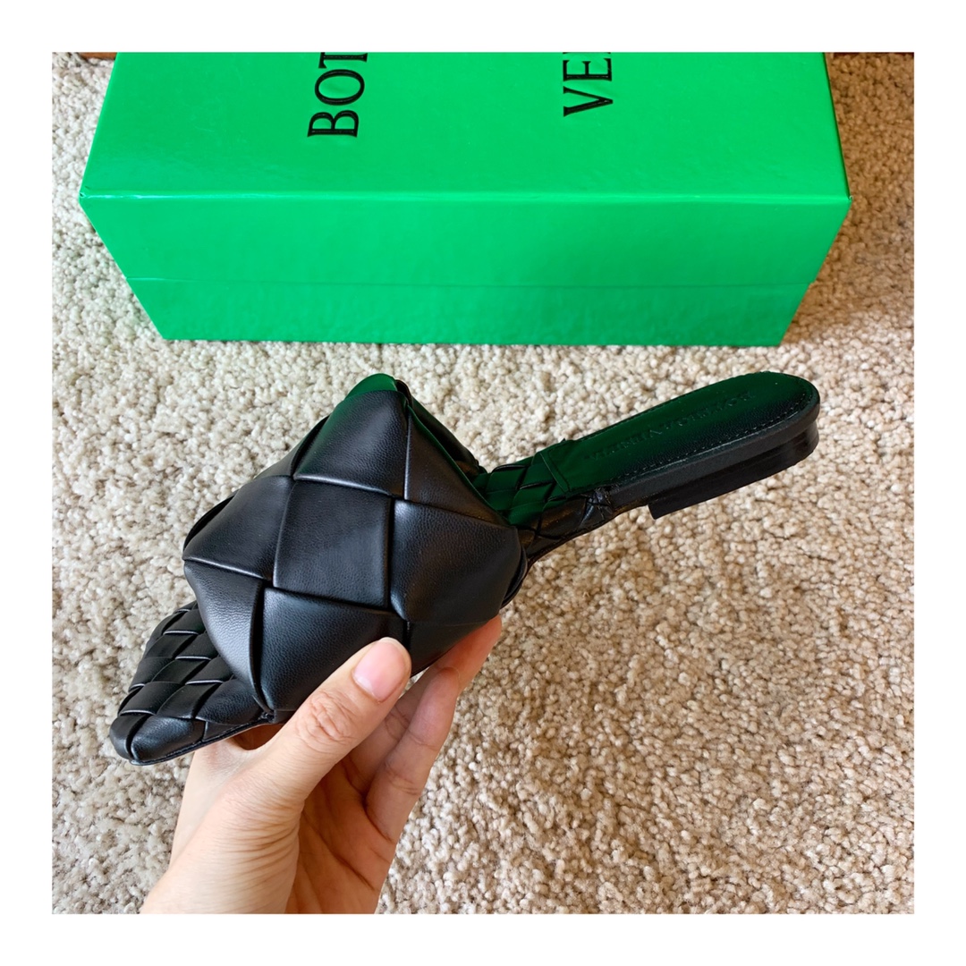 Bo*te*ga ve*ne*ta sandals