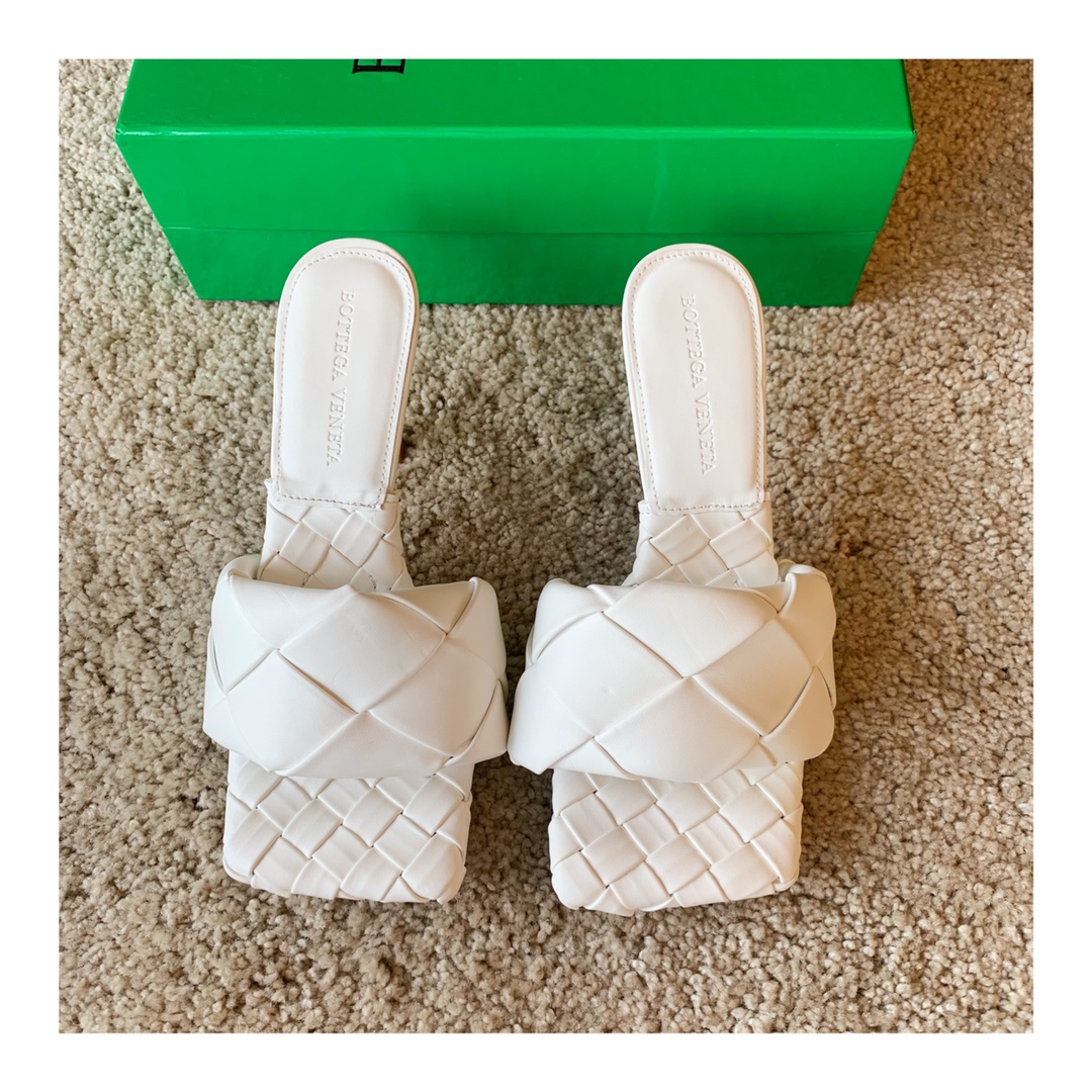 Bo*te*ga ve*ne*ta sandals