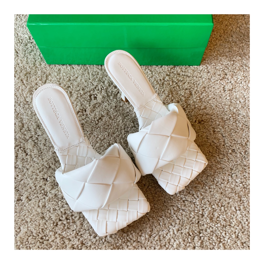 Bo*te*ga ve*ne*ta sandals