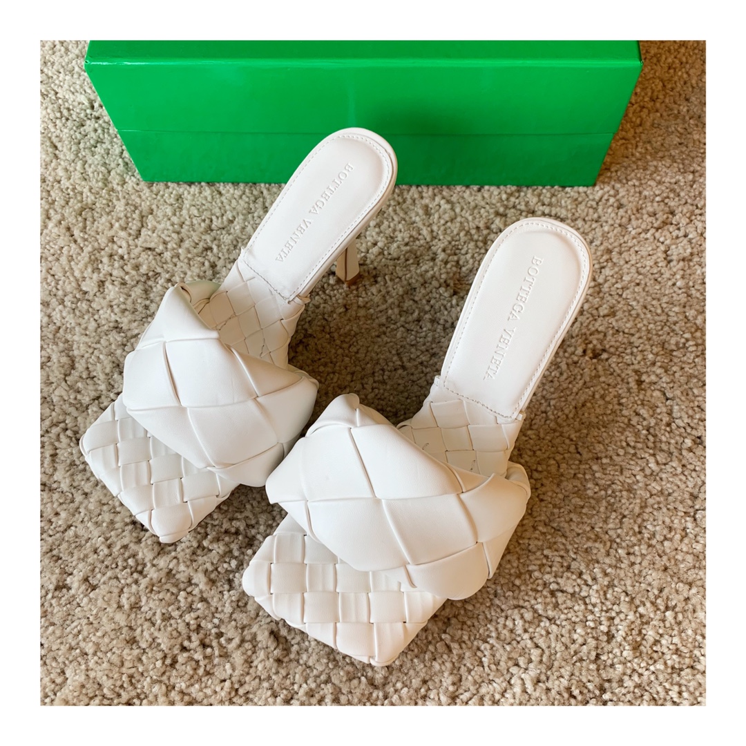 Bo*te*ga ve*ne*ta sandals