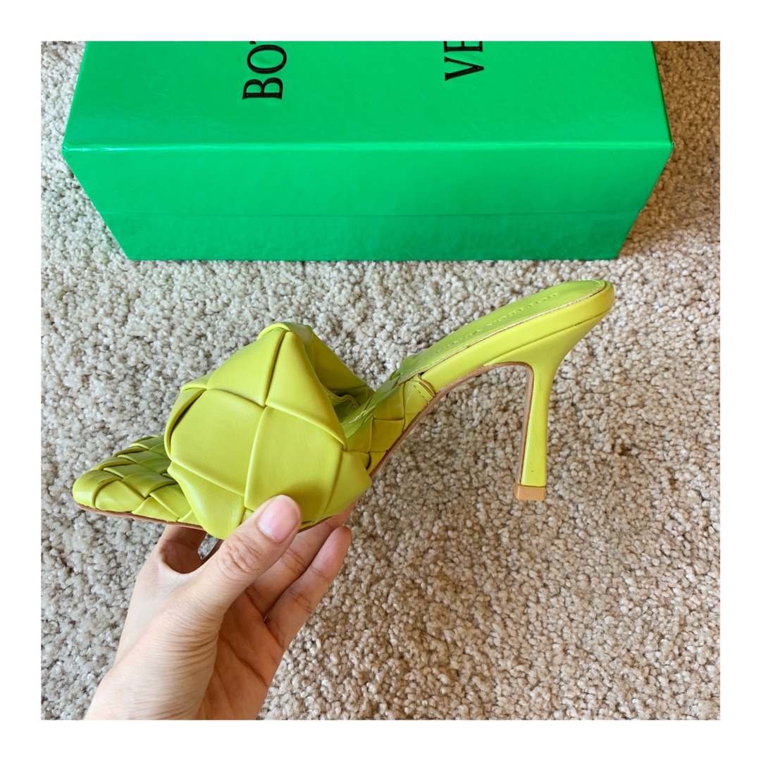 Bo*te*ga ve*ne*ta sandals