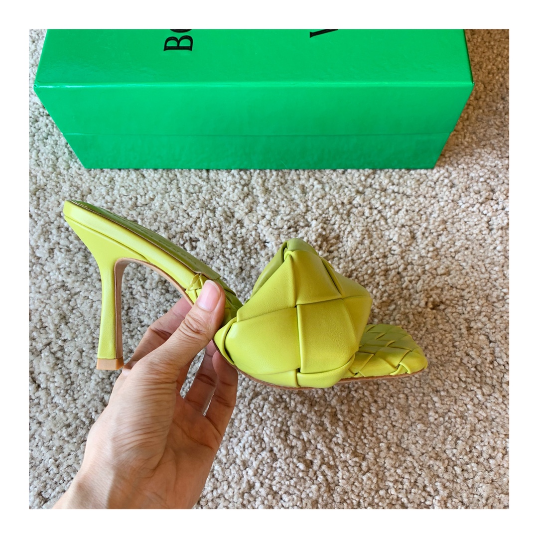 Bo*te*ga ve*ne*ta sandals