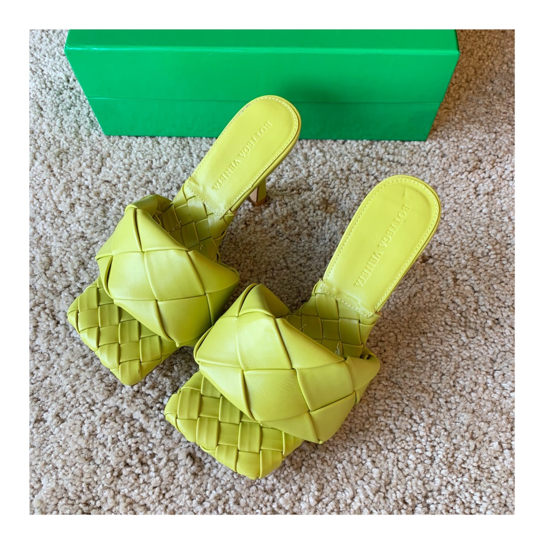 Bo*te*ga ve*ne*ta sandals