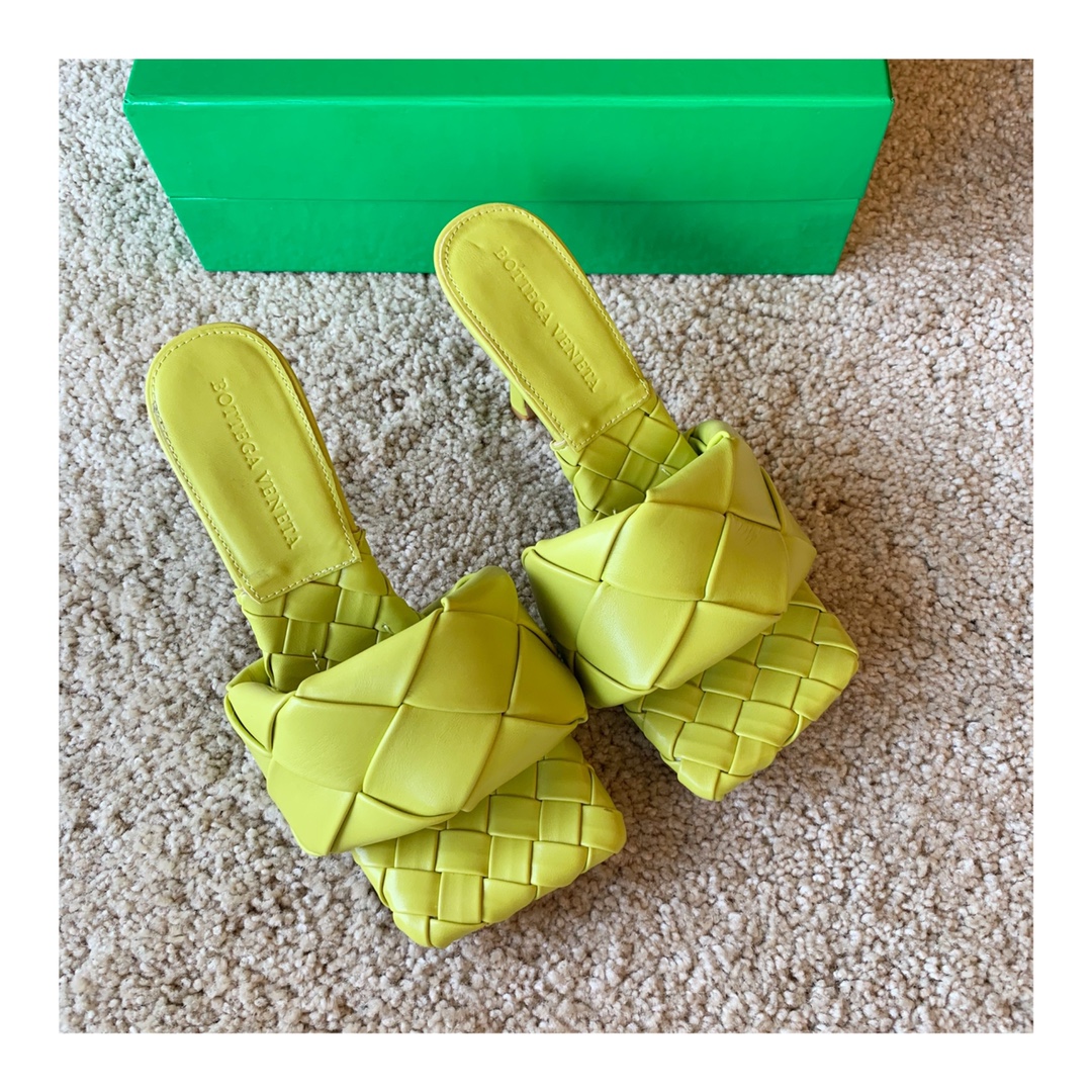 Bo*te*ga ve*ne*ta sandals