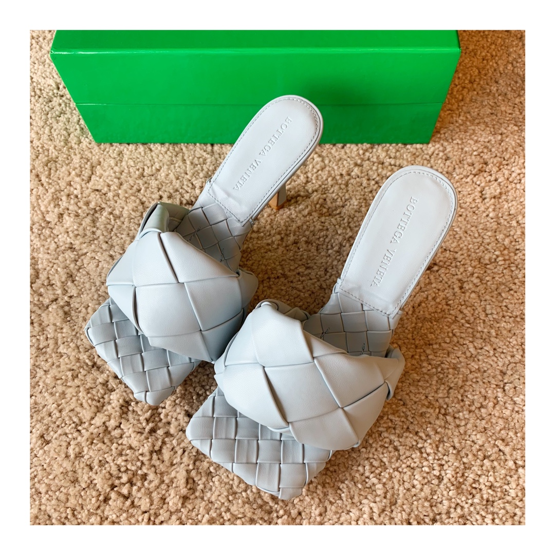 Bo*te*ga ve*ne*ta sandals