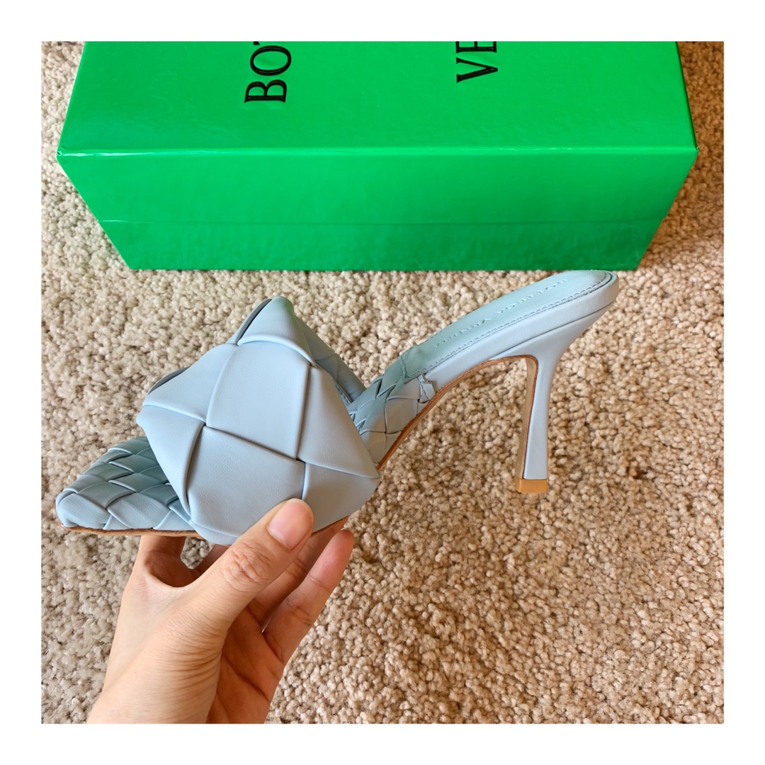 Bo*te*ga ve*ne*ta sandals