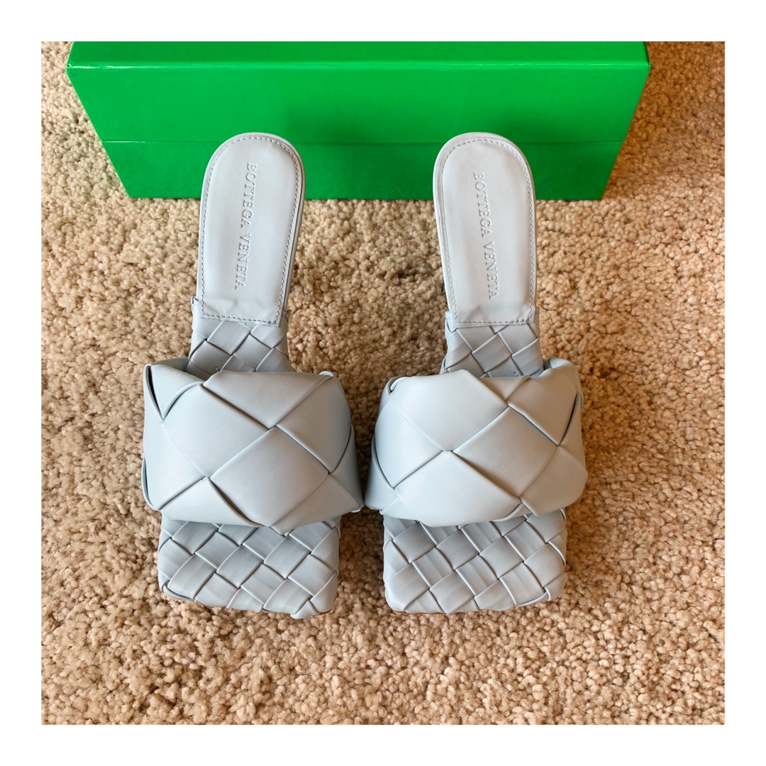 Bo*te*ga ve*ne*ta sandals