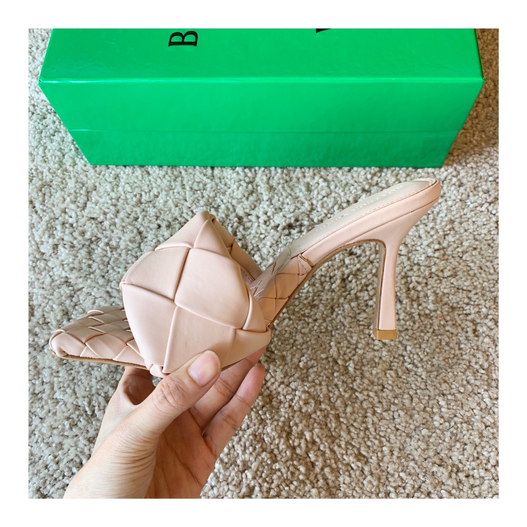 Bo*te*ga ve*ne*ta sandals