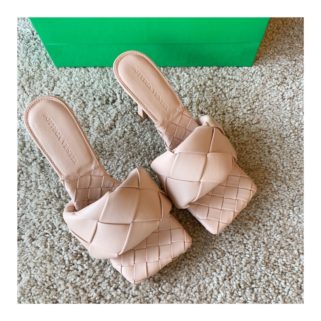 Bo*te*ga ve*ne*ta sandals