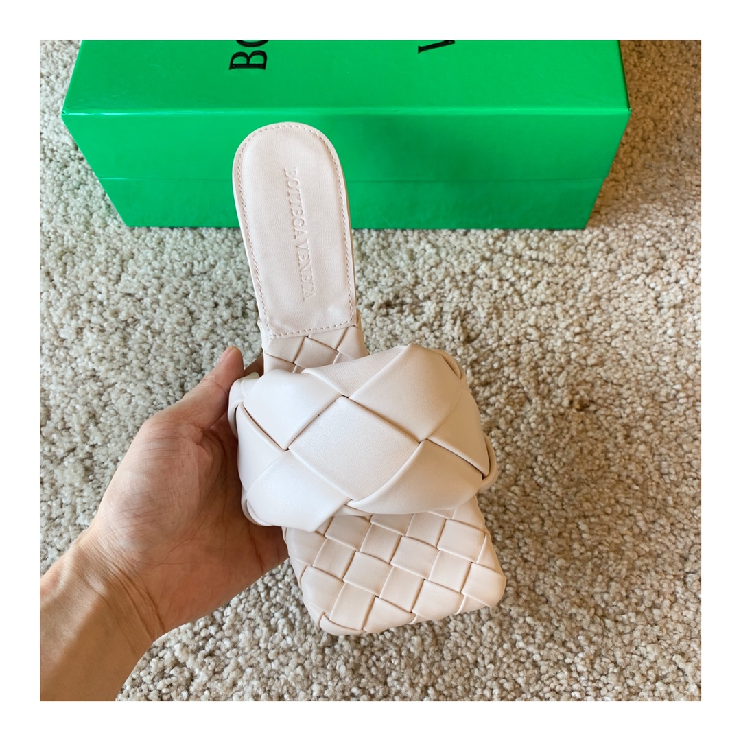 Bo*te*ga ve*ne*ta sandals