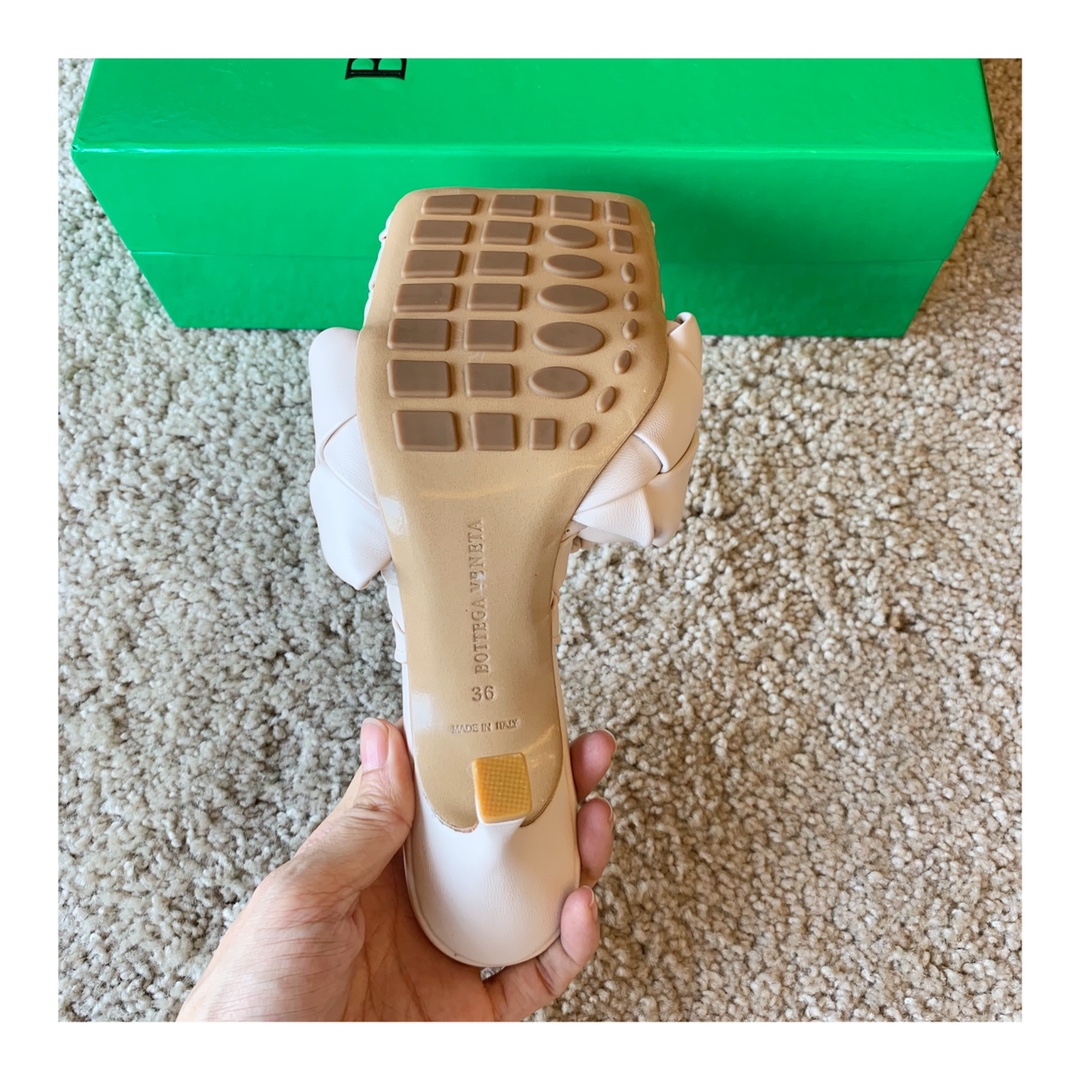 Bo*te*ga ve*ne*ta sandals