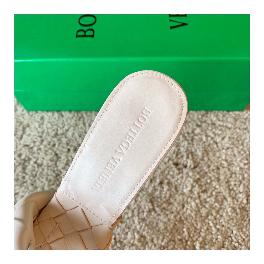 Bo*te*ga ve*ne*ta sandals