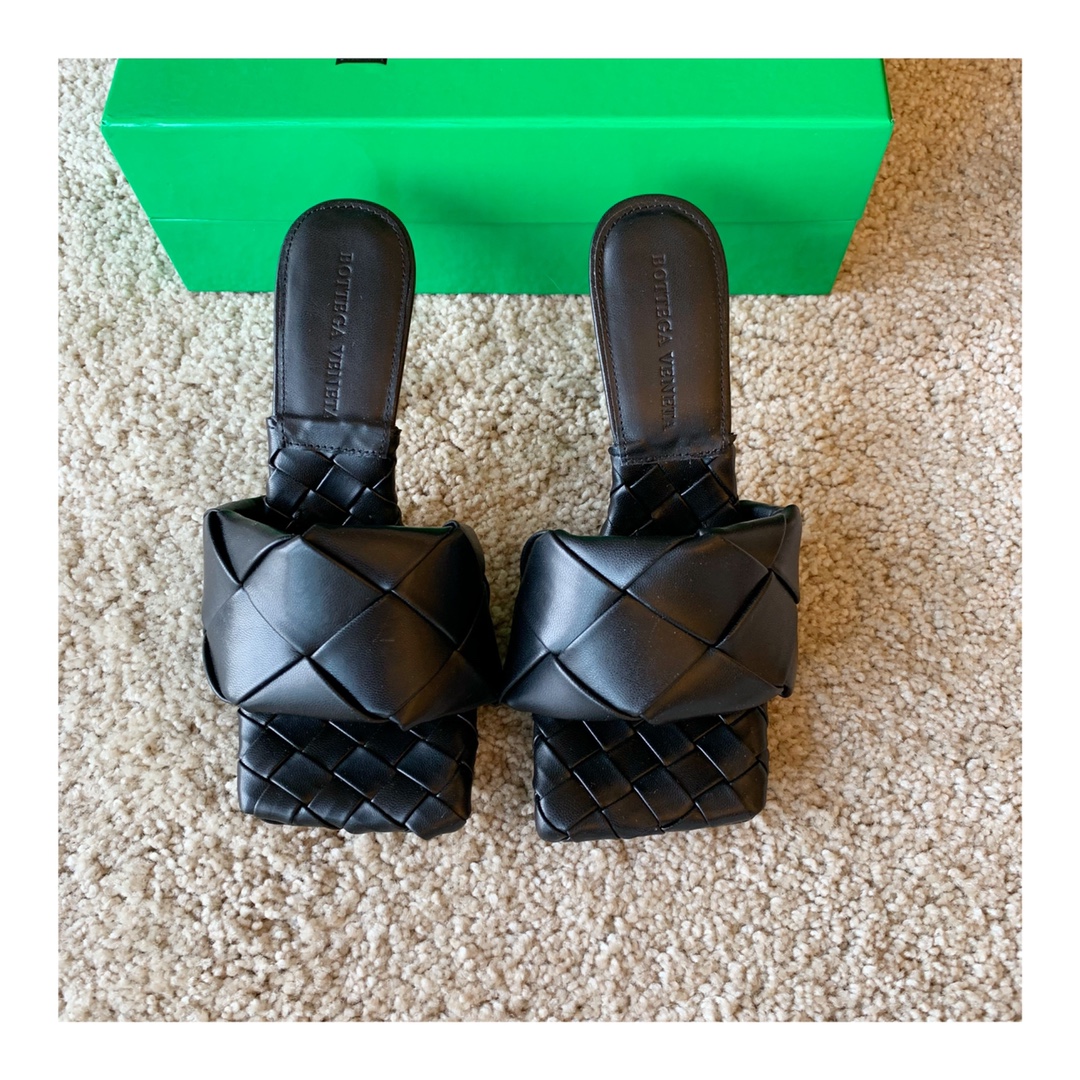 Bo*te*ga ve*ne*ta sandals