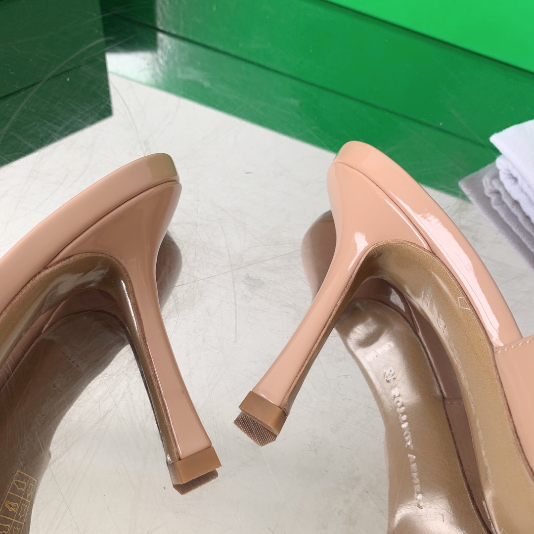 Bo*te*ga ve*ne*ta heels