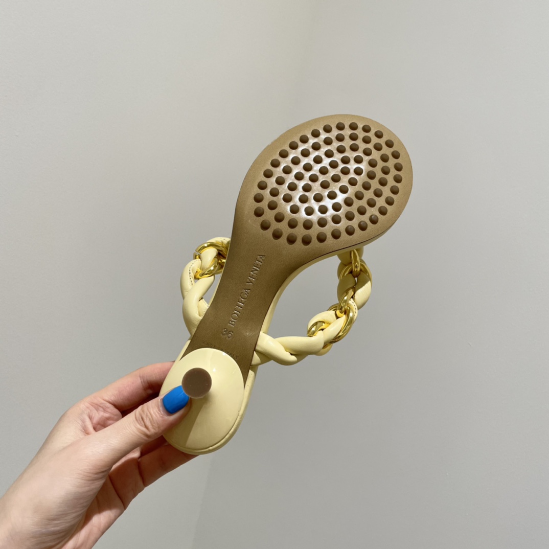 Bo*te*ga ve*ne*ta heels