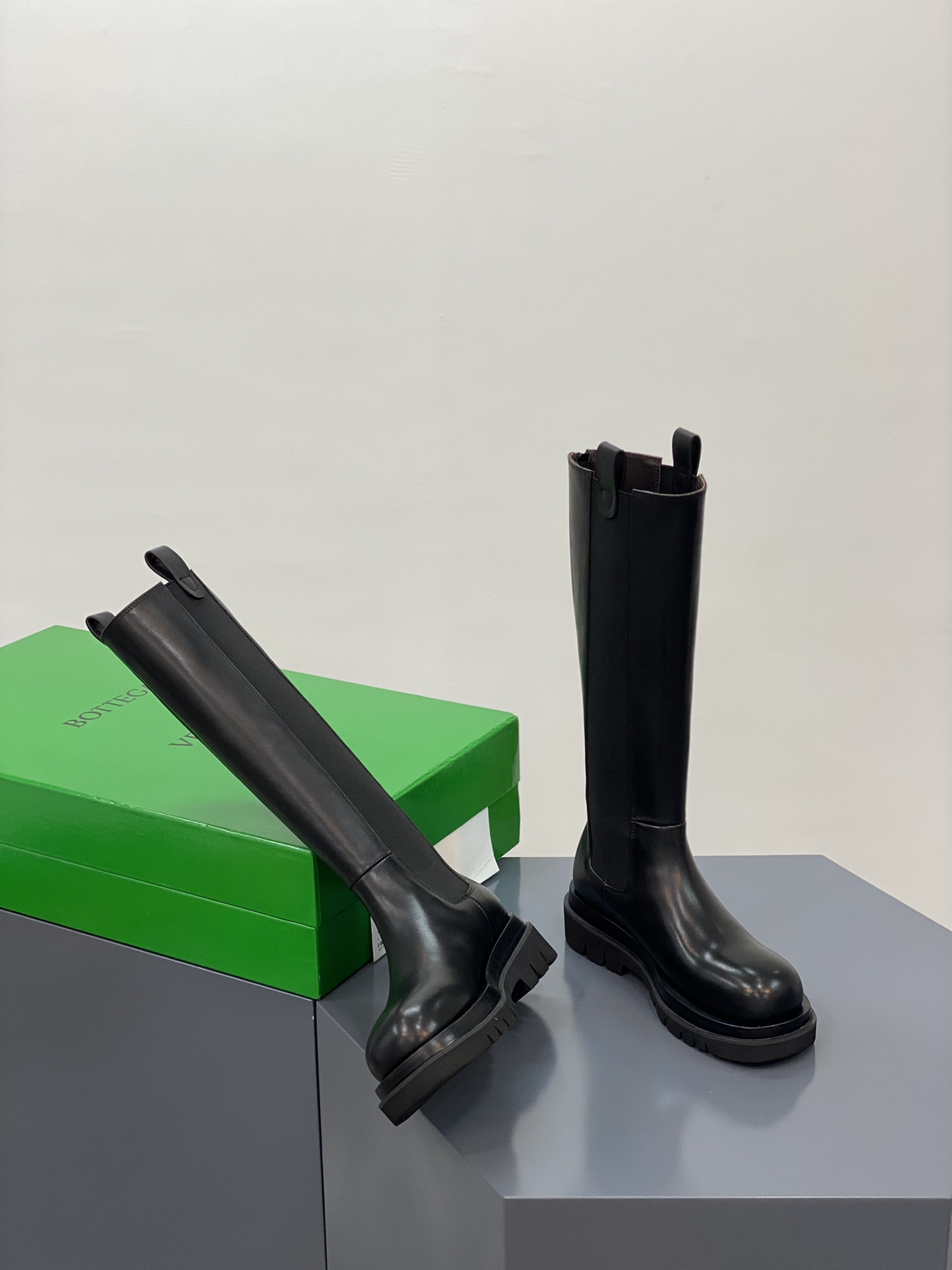 Bo*te*ga ve*ne*ta boots