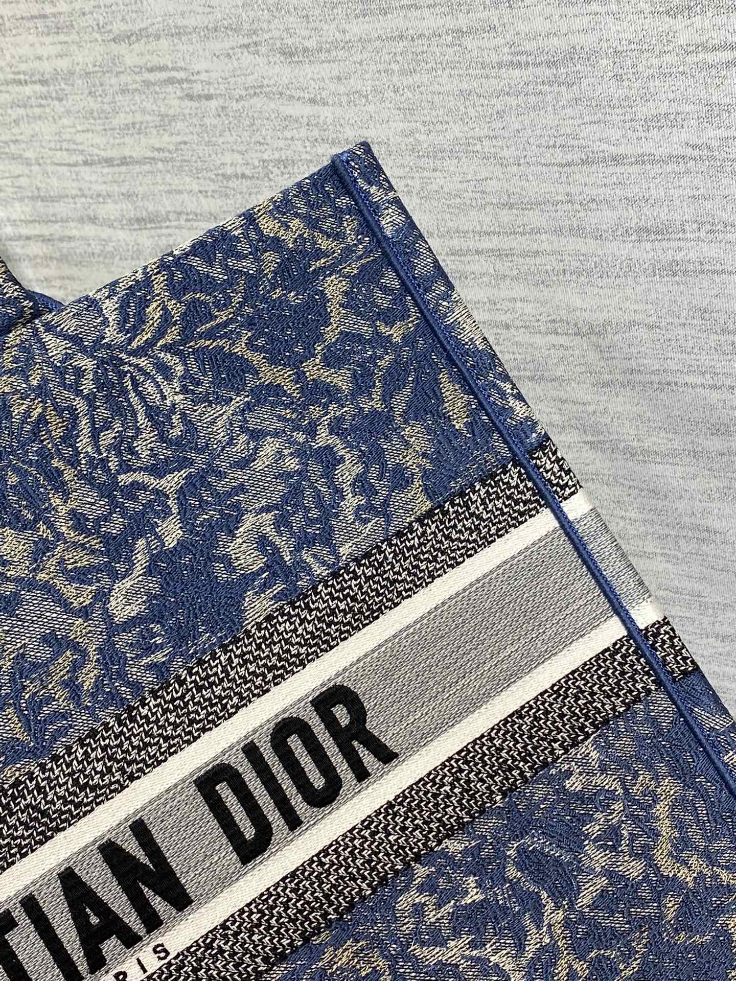 D*or book tote