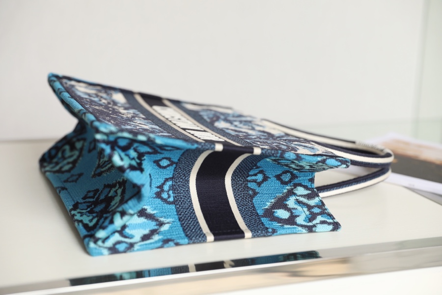 D*or small book tote-36.5cm