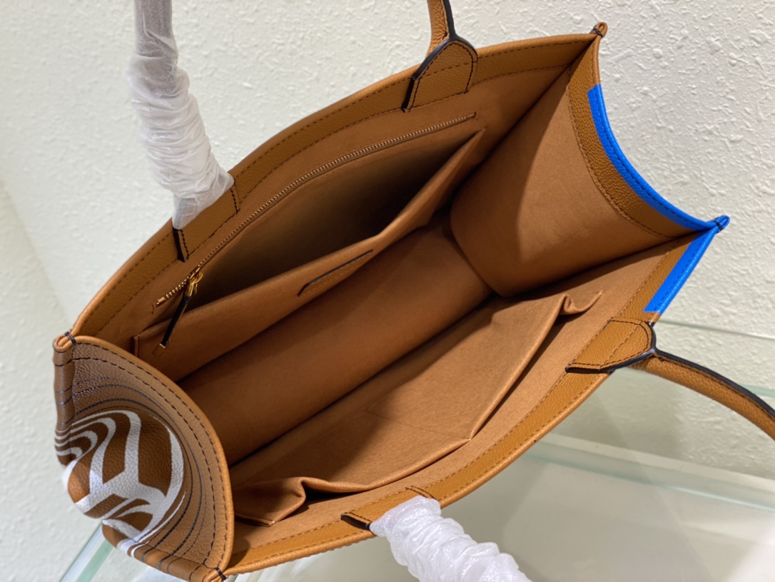 D*or small book tote-36.5cm