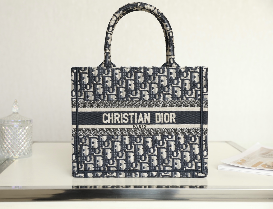 D*or small book tote-26*8*22cm