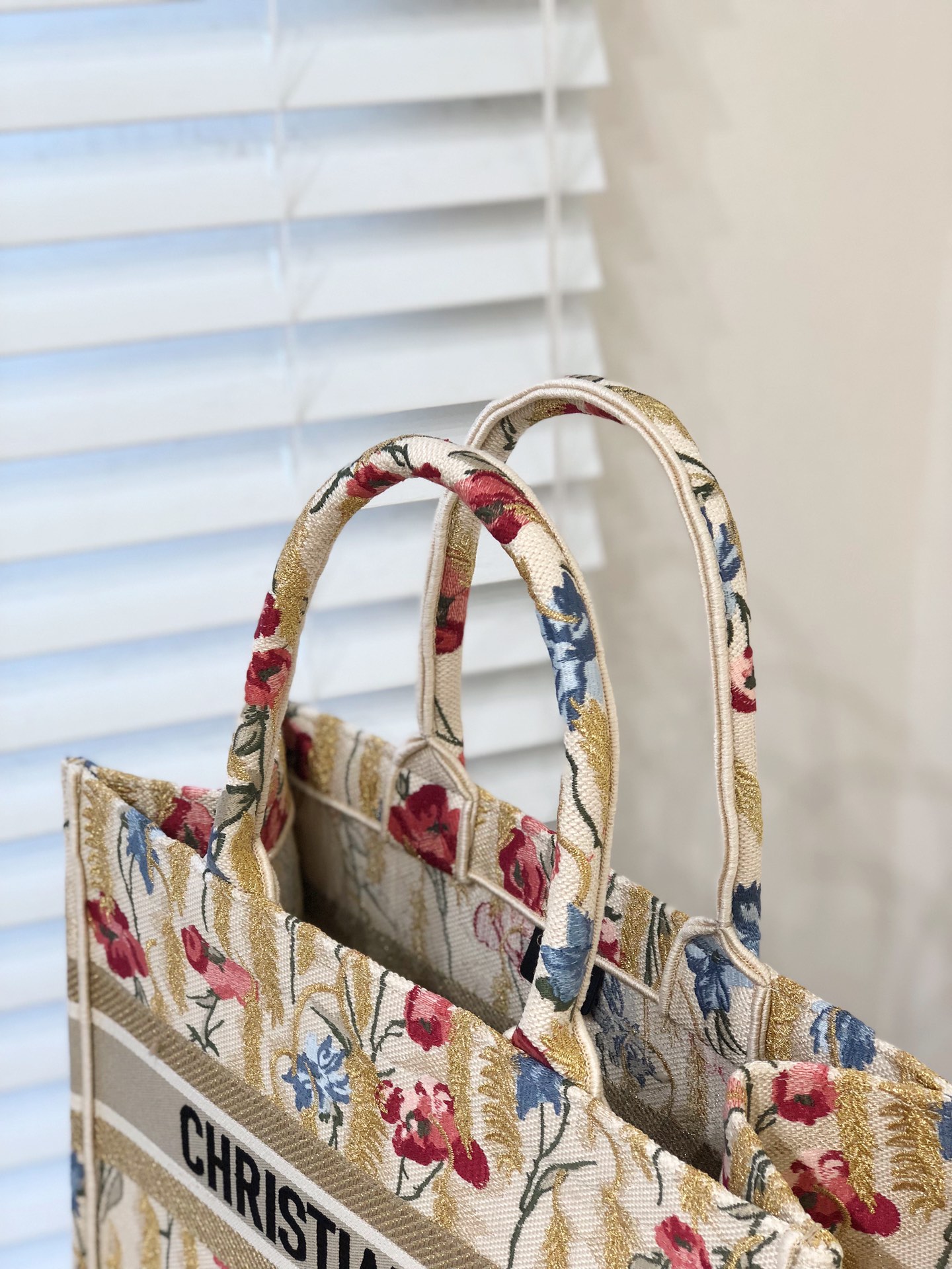 D*or small book tote-36.5cm